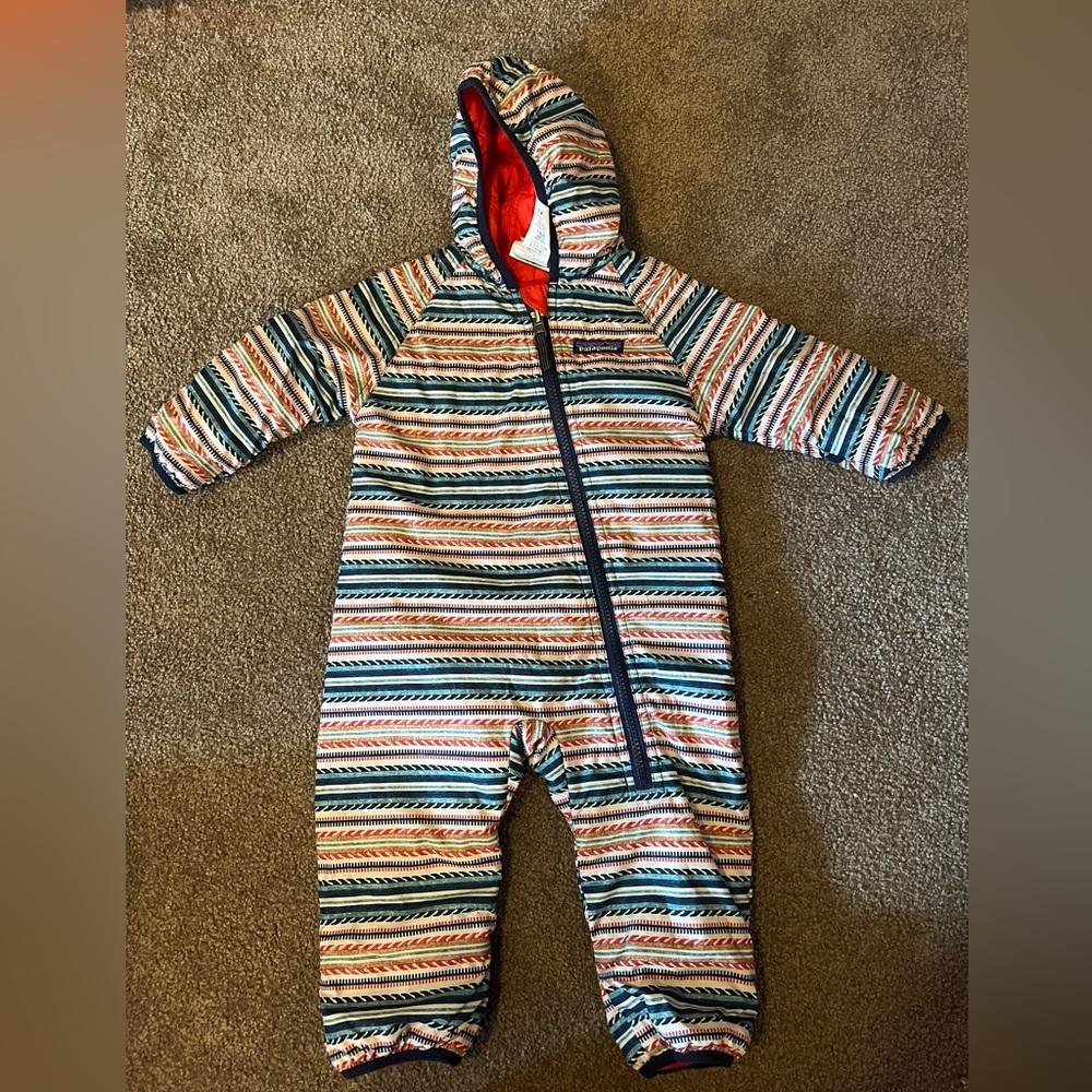 Patagonia snowsuit size 3-6 mo